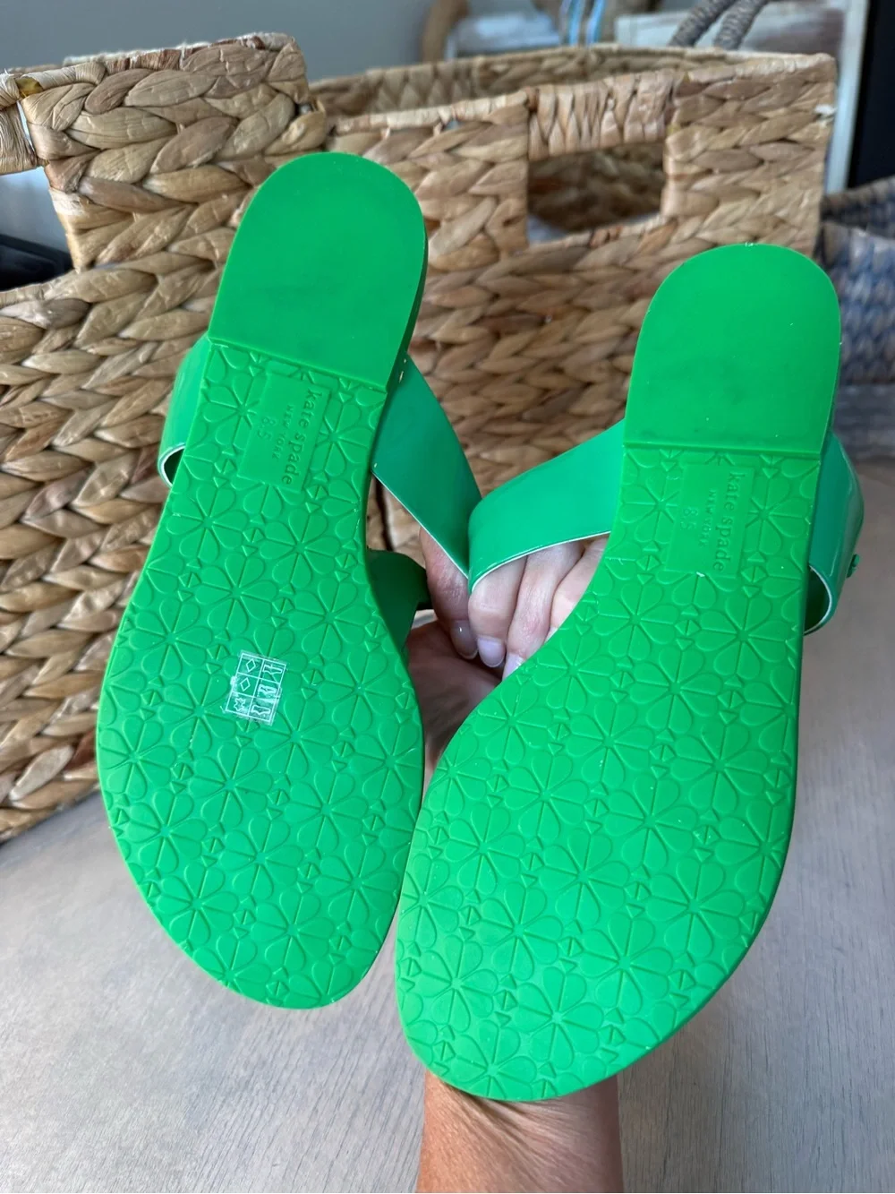 kate spade glossy green chain-detail thong sandals